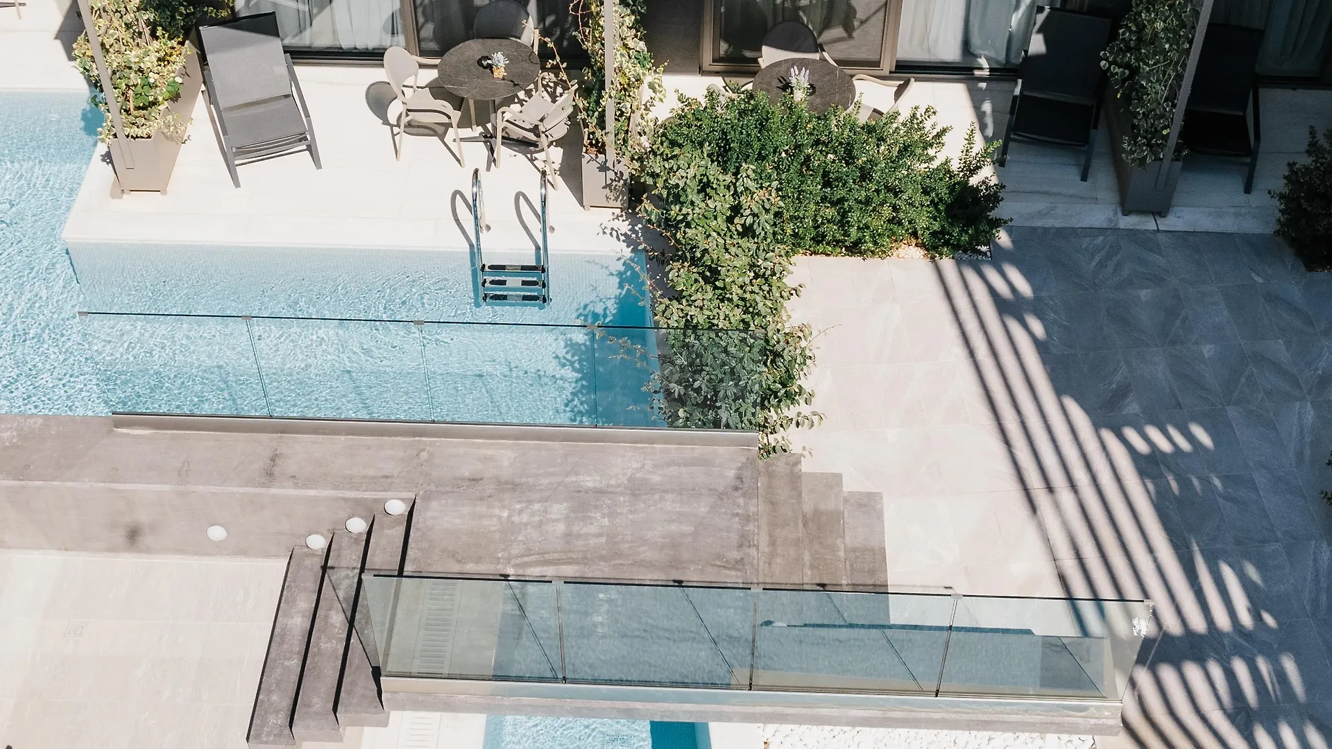 نيكيتي Serenity Suites 4*,