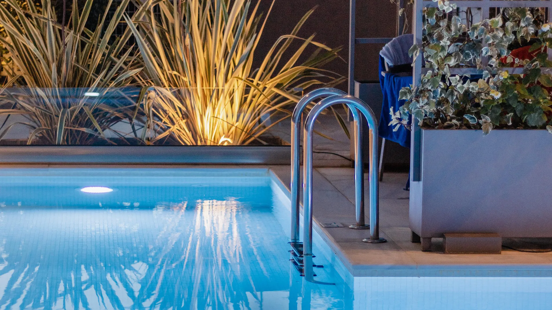 **** شقة فندقية نيكيتي Serenity Suites اليونان