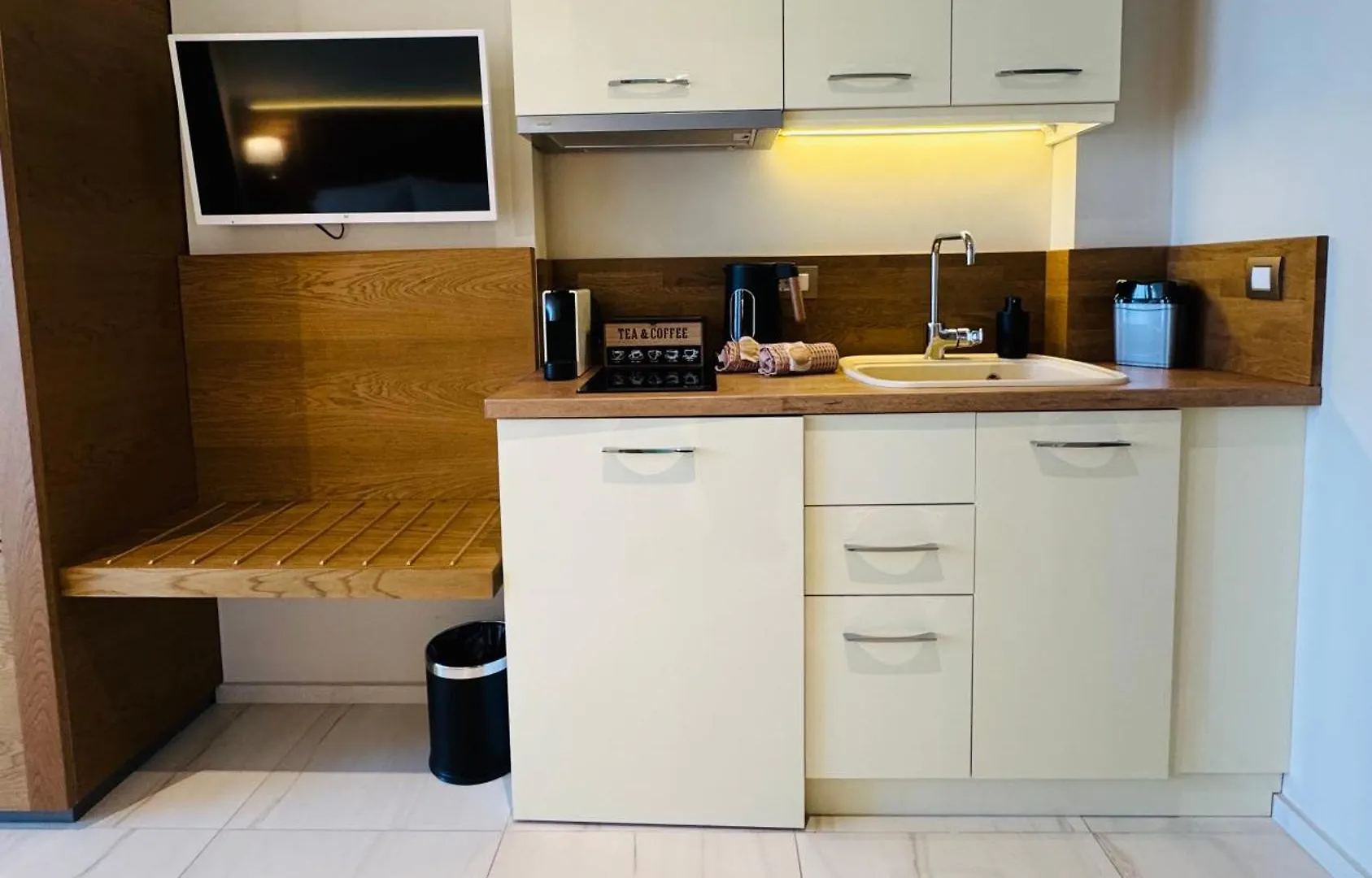 نيكيتي Serenity Suites 4*,
