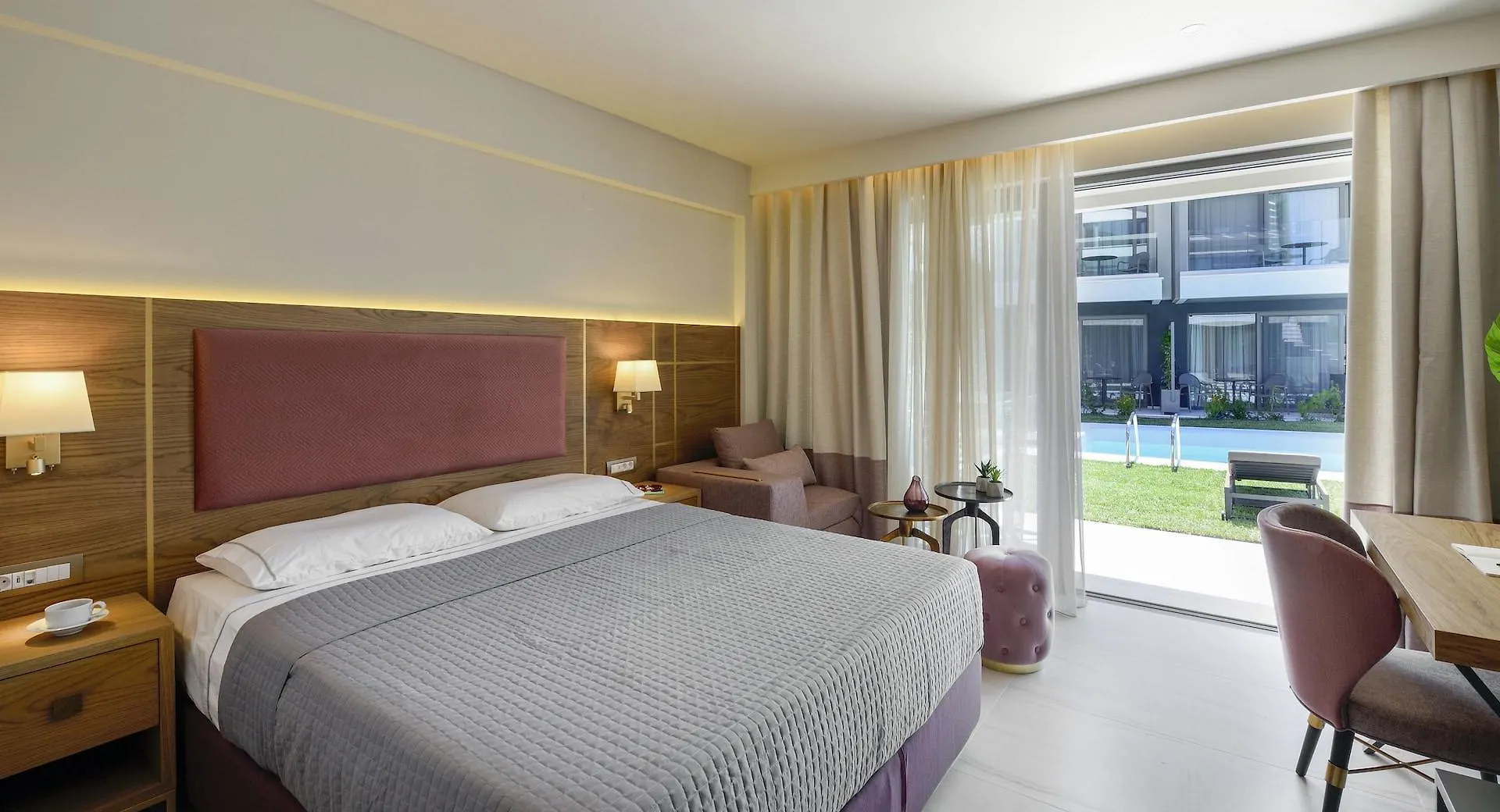 **** Aparthotel Serenity Suites Nikiti  Griechenland