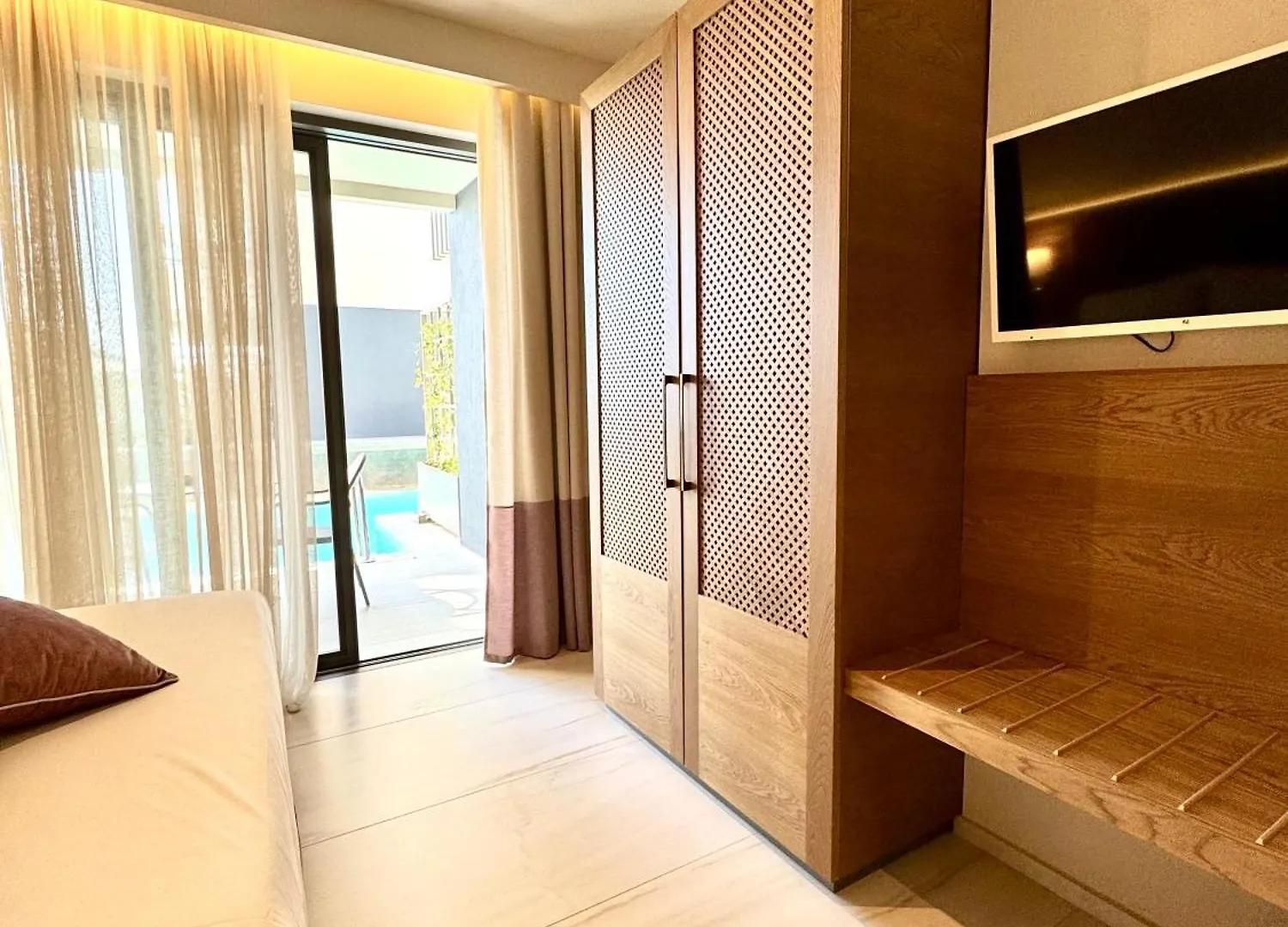 Serenity Suites Nikiti  Aparthotel